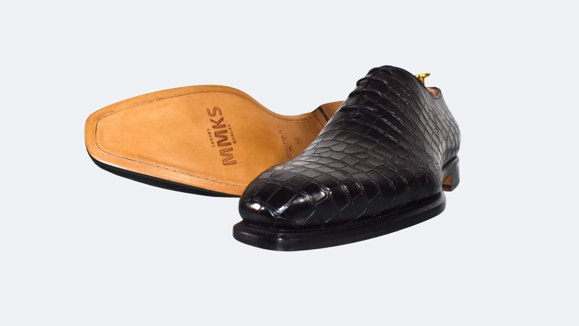 Nature morte MMKS : cuir, formes, outils